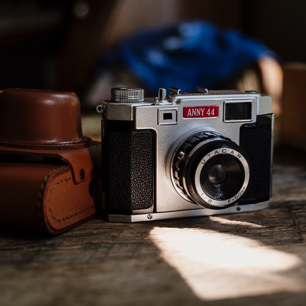 ANNY 44 Japanese Toy camera - takes 127 film